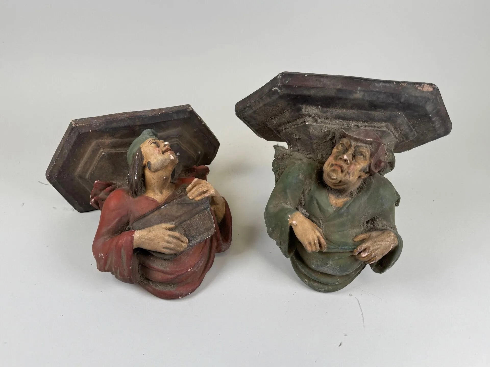 XIXe Grotesque Clay Shelves